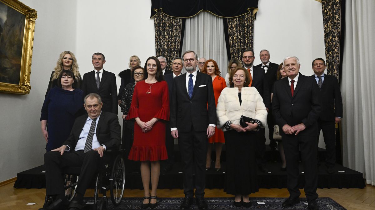 Premiér Fiala se setkal v Kramářově vile se svými předchůdci